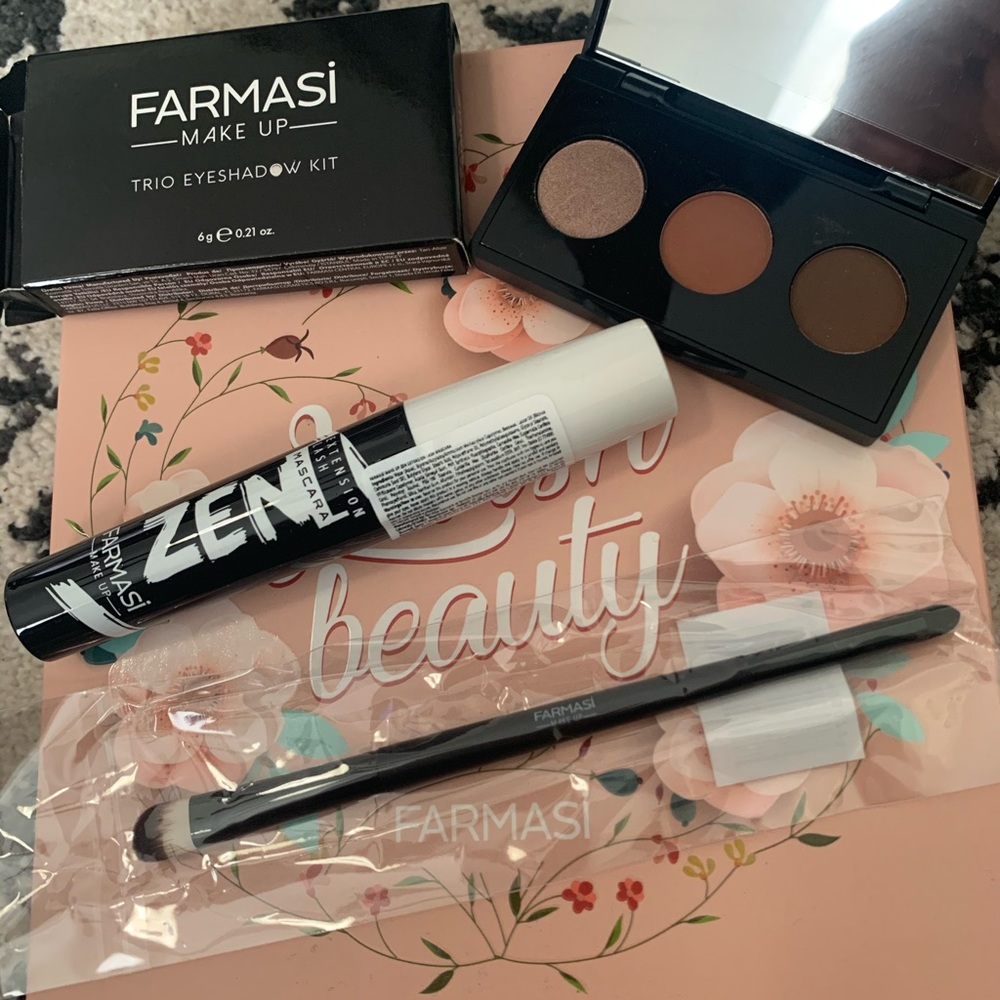 Makeup bundle